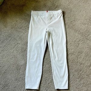 Spanx ankle skinny jeans in size M.